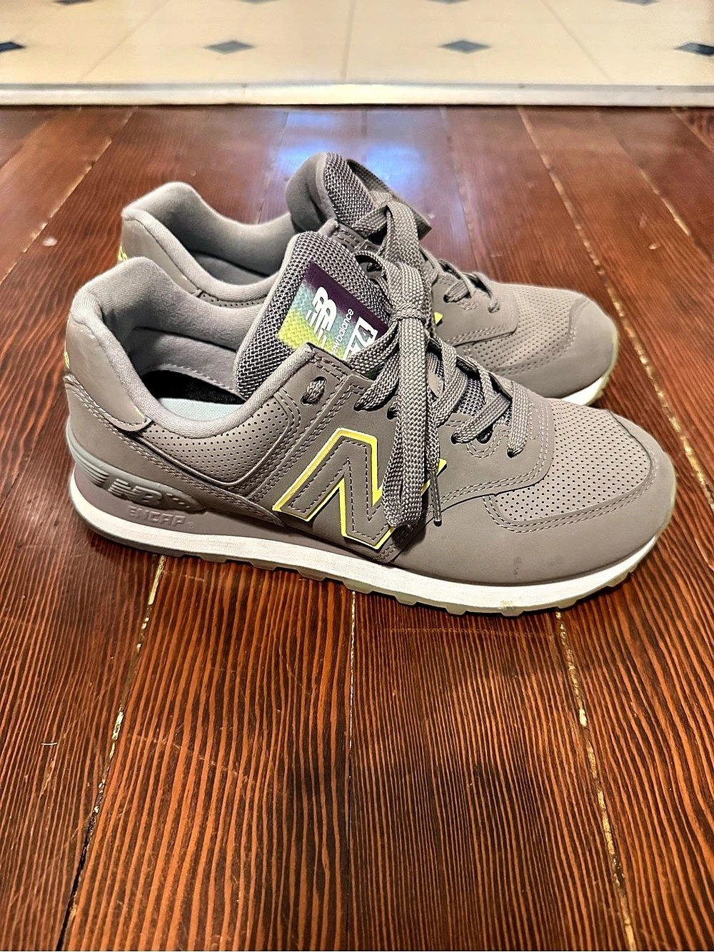 New Balance 574 Gray & Yellow Sneakers US 7